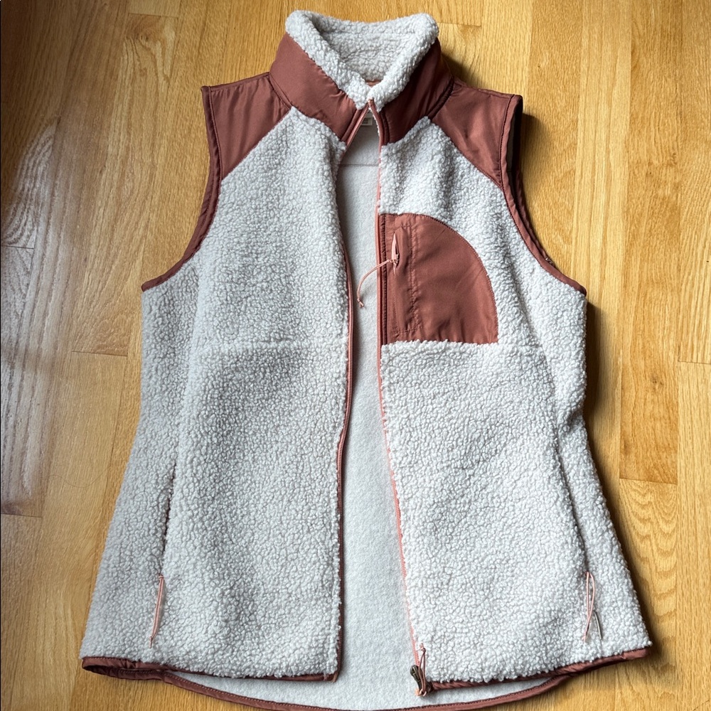 Avalanche Gray and Cream Fleece Vest